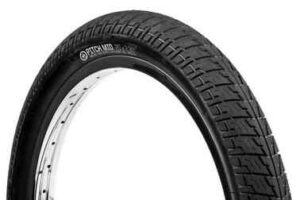 SALTPLUS Pneu 20' x 2.2' PITCH MID